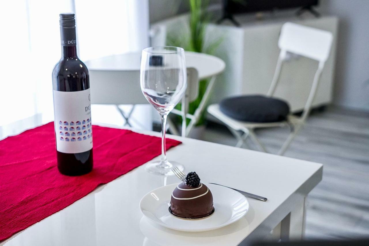 Grey Suites Pécs Zewnętrze zdjęcie